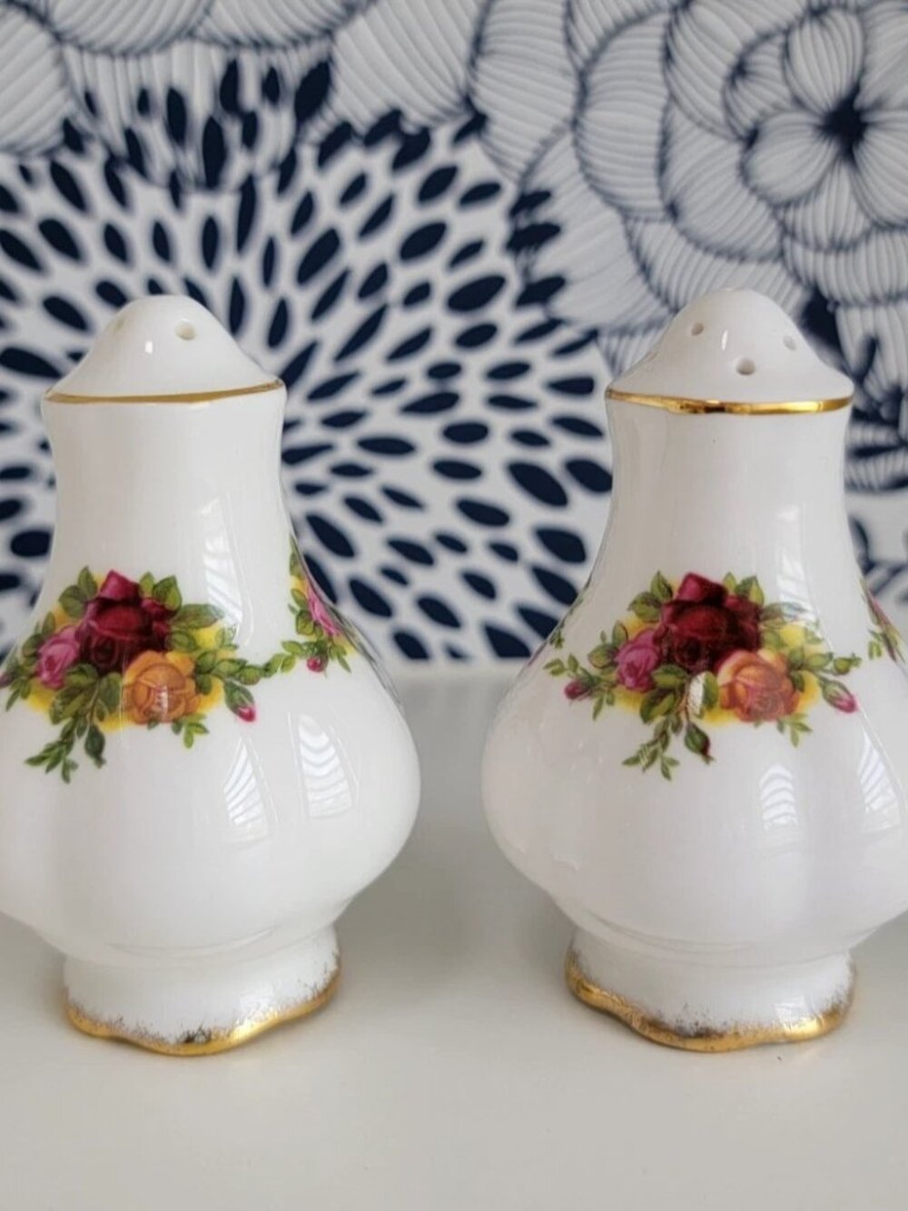 Vintage Royal Albert Old Country Roses Salt And Pepper Shakers England